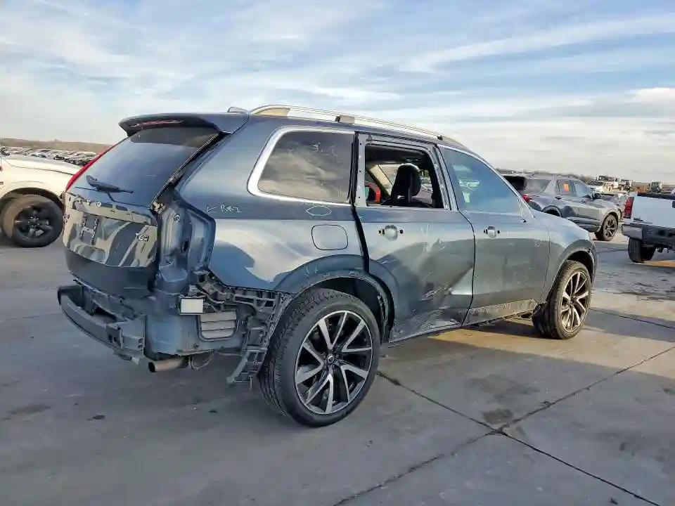 YV4A22PK2J1334315 2018 VOLVO XC90-2