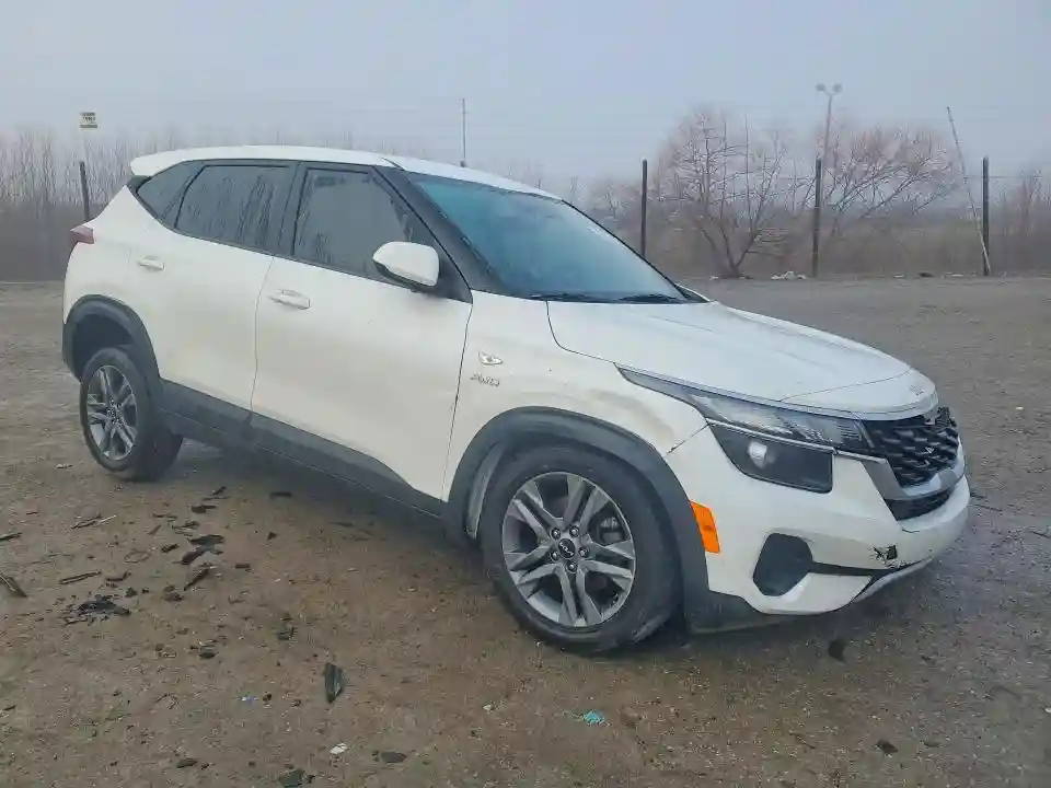 KNDEPCAA0P7460948 2023 KIA SELTOS-3