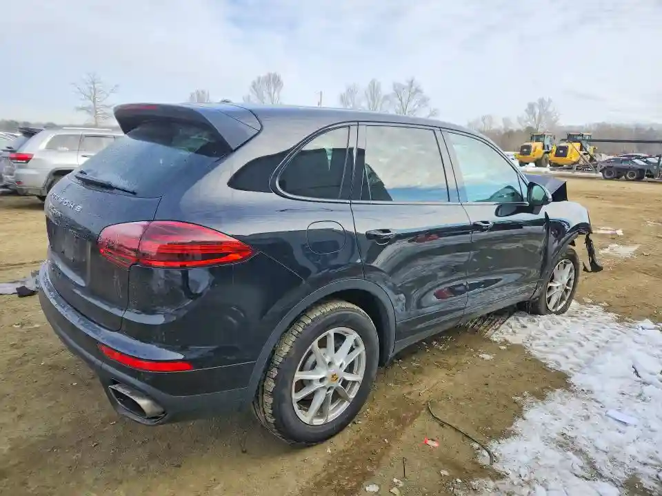 WP1AA2A20GKA12689 2016 PORSCHE CAYENNE-2
