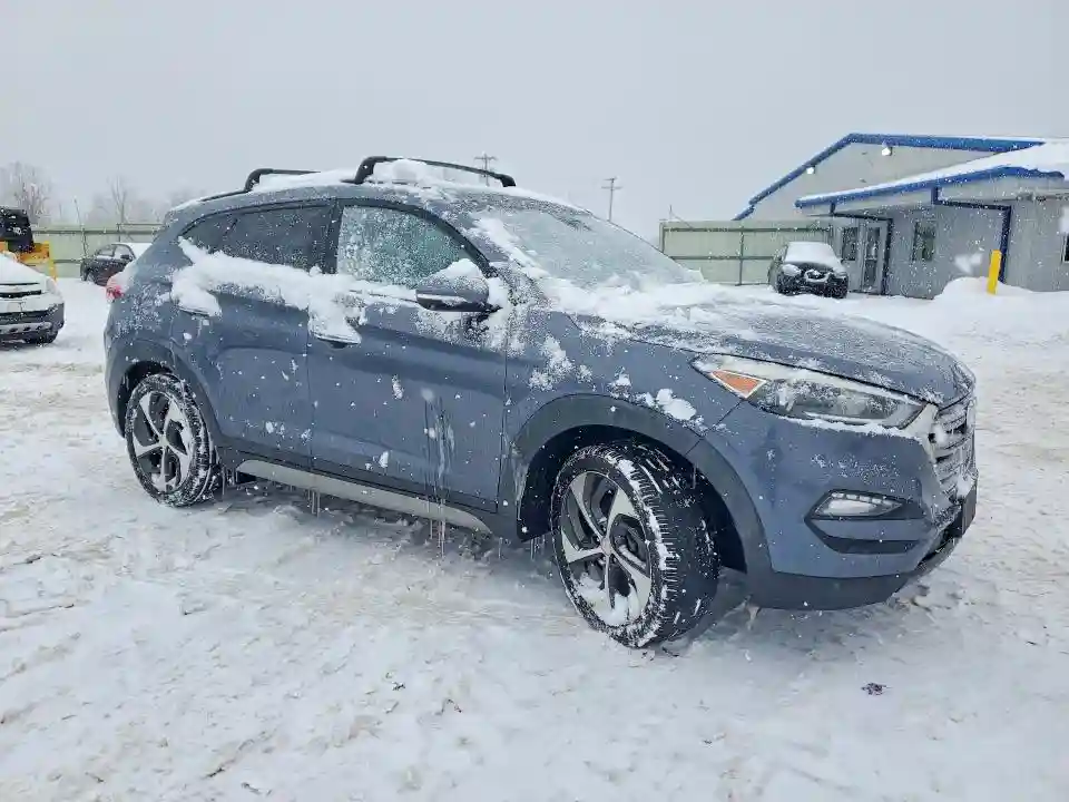 KM8J3CA20HU303731 2017 HYUNDAI TUCSON-3