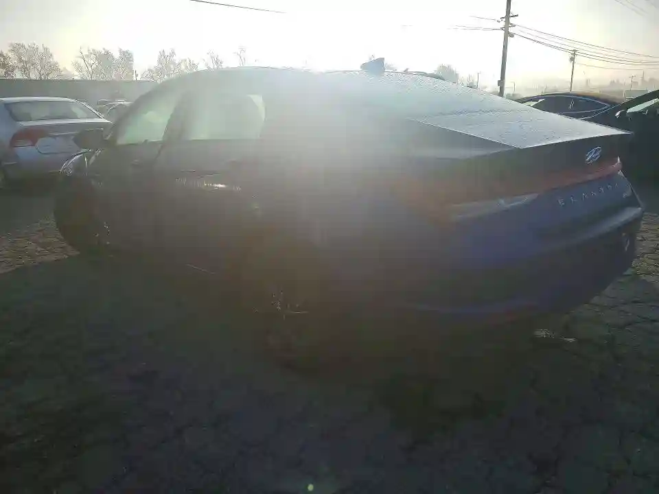 KMHLM4AJ2PU037744 2023 HYUNDAI ELANTRA-1