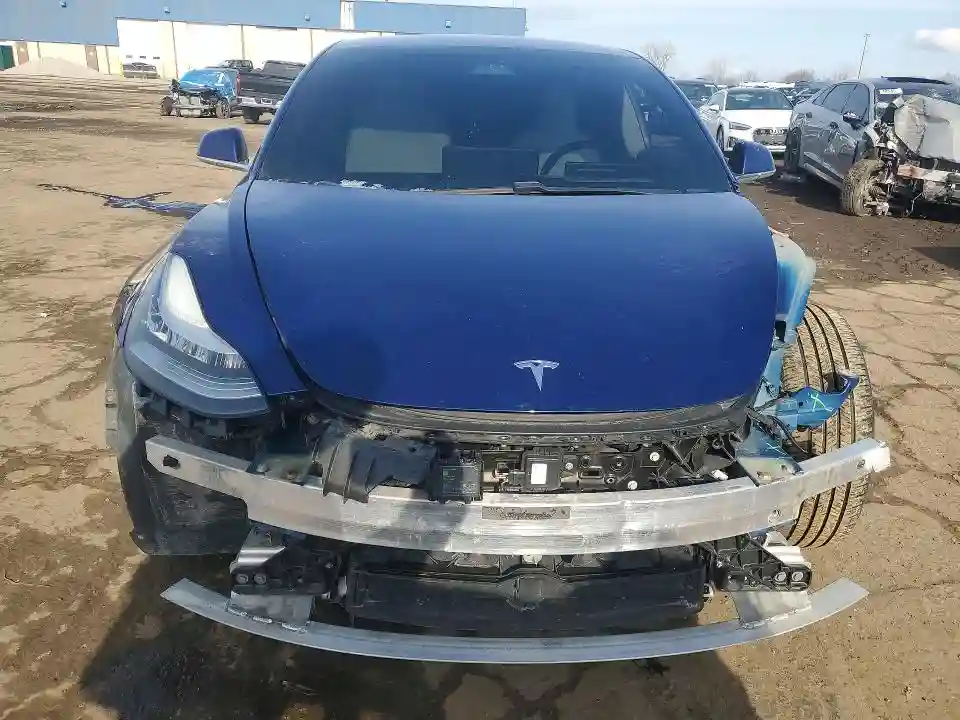 5YJ3E1EB1JF101078 2018 TESLA MODEL 3-4