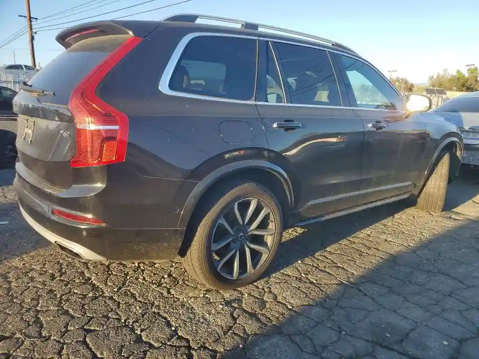 YV4A22PK2J1368996 2018 VOLVO XC90-2