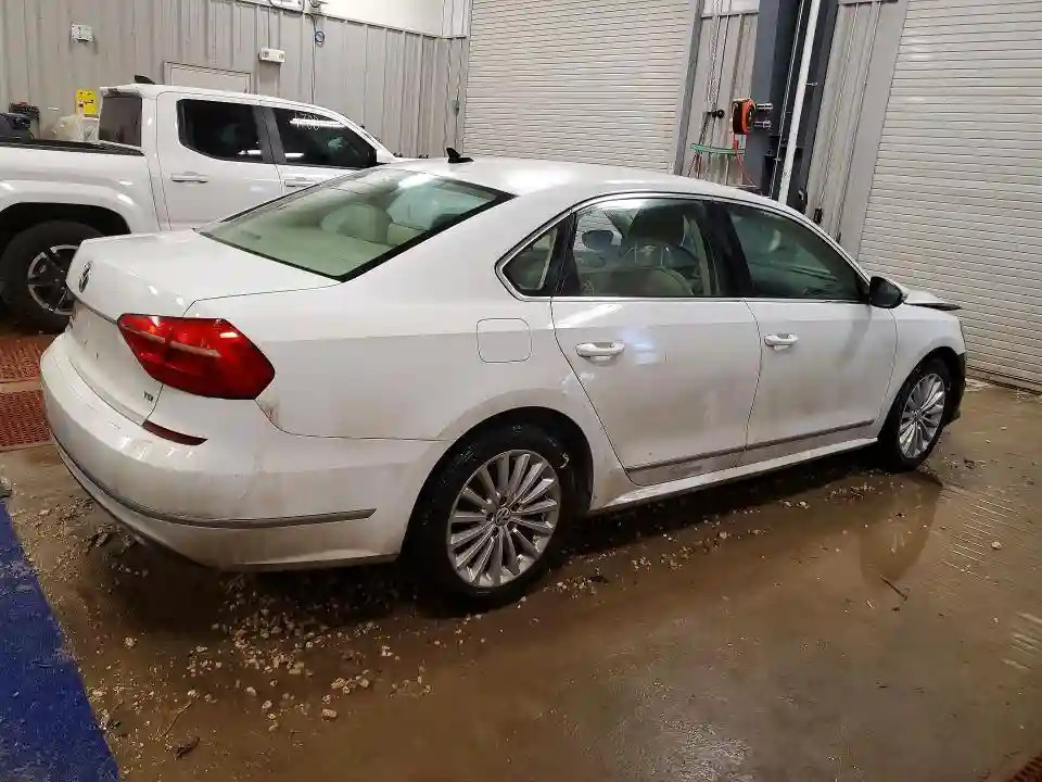 1VWBT7A3XGC043249 2016 VOLKSWAGEN PASSAT-2