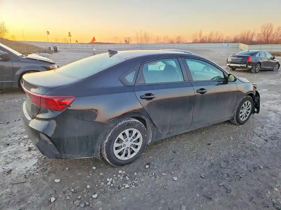 3KPF24ADXNE441565 2022 KIA FORTE-2