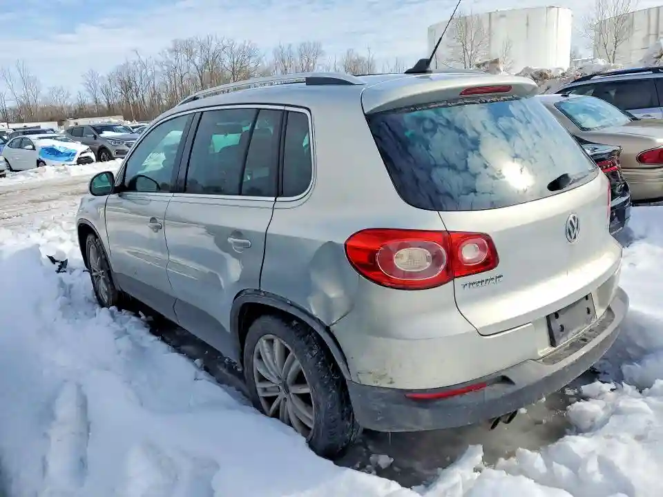WVGAV7AXXBW539831 2011 VOLKSWAGEN TIGUAN-1