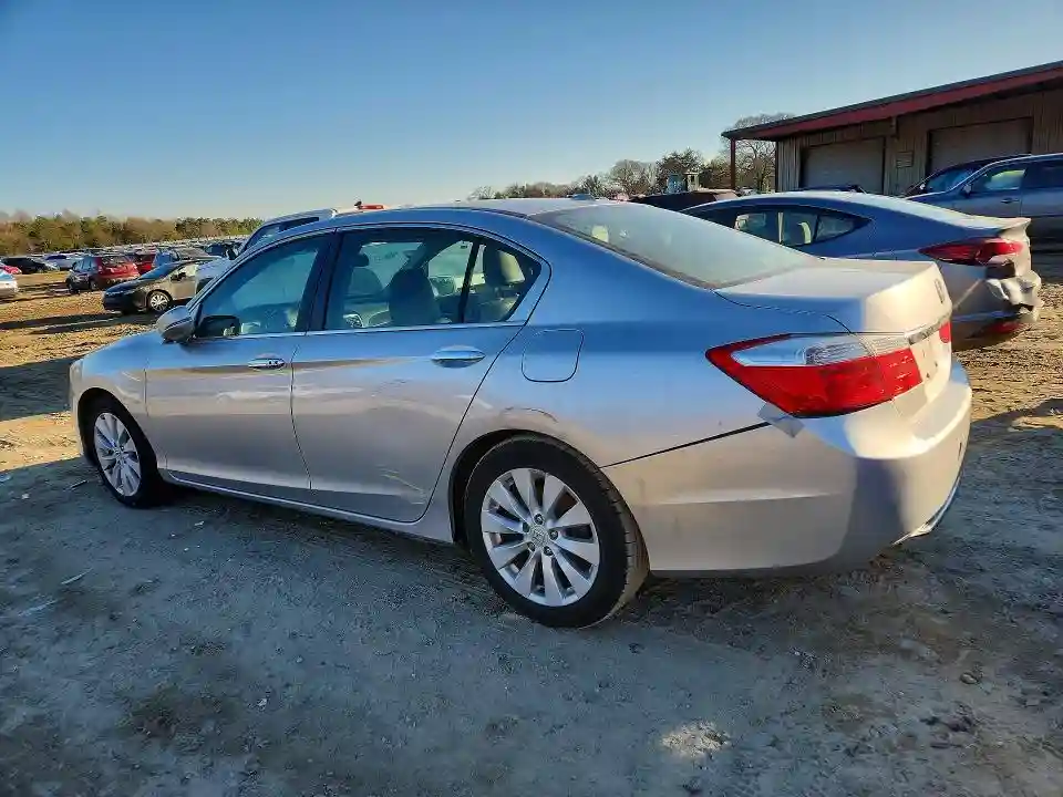 1HGCR2F82DA130777 2013 HONDA ACCORD-1