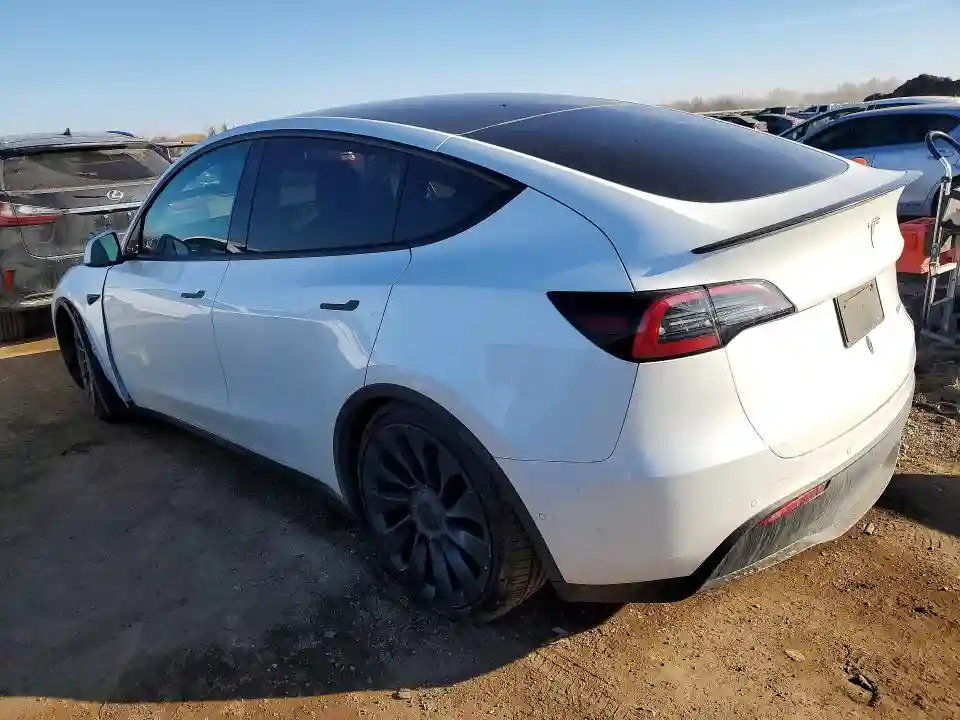 7SAYGDEF4NF464021 2022 TESLA MODEL Y-1