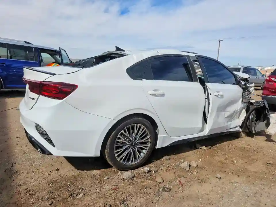 3KPF54AD6RE747594 2024 KIA FORTE GT-L-2