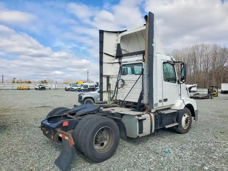 4V4N39EH9JN892757 2018 VOLVO ALL MODELS-3