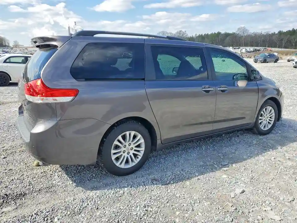 5TDYK3DC8DS331429 2013 TOYOTA ALL MODELS-2