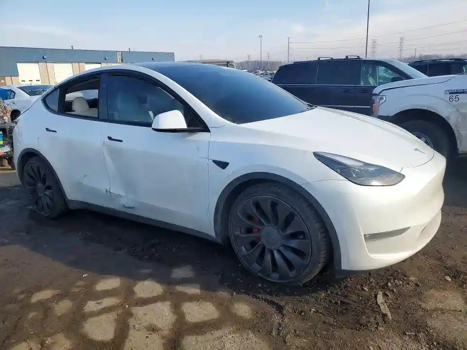 7SAYGDEF7PF936795 2023 TESLA MODEL Y-3