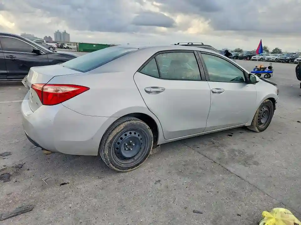 2T1BURHE4JC029042 2018 TOYOTA COROLLA-2