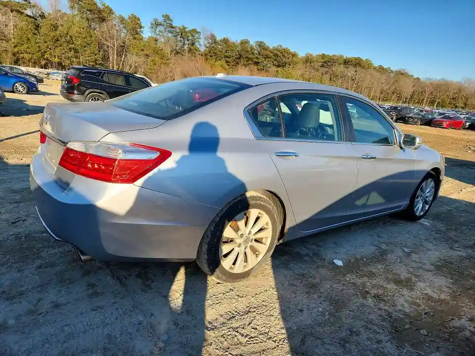 1HGCR2F82DA130777 2013 HONDA ACCORD-2