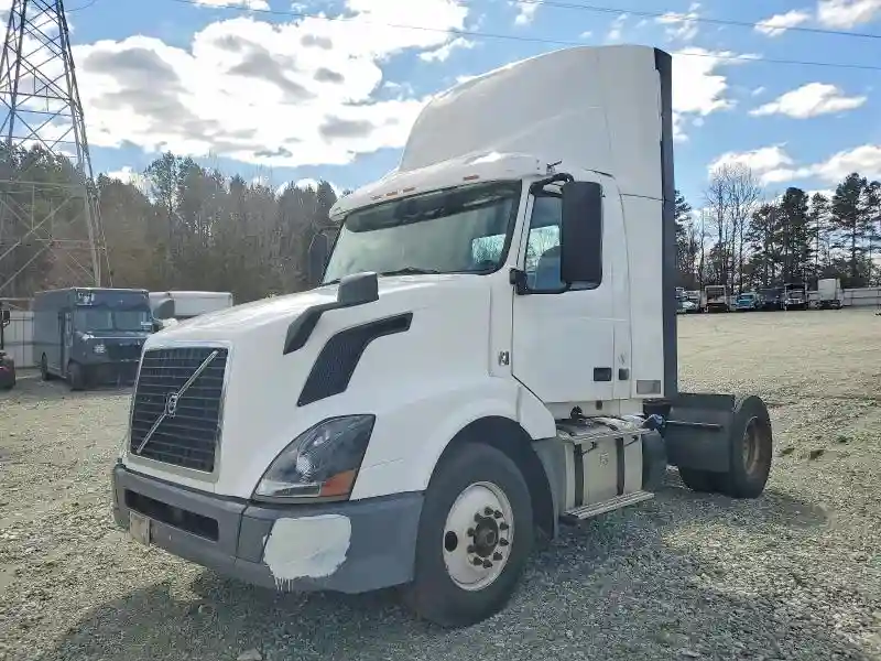 4V4N39EH9JN892757 2018 VOLVO ALL MODELS-1