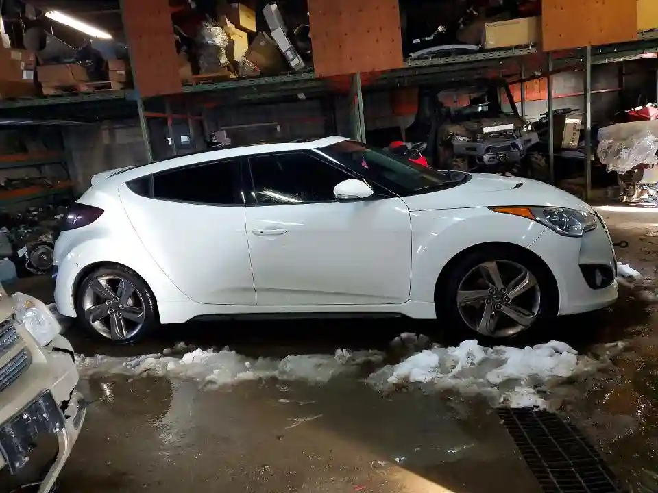KMHTC6AE2DU106798 2013 HYUNDAI VELOSTER-2