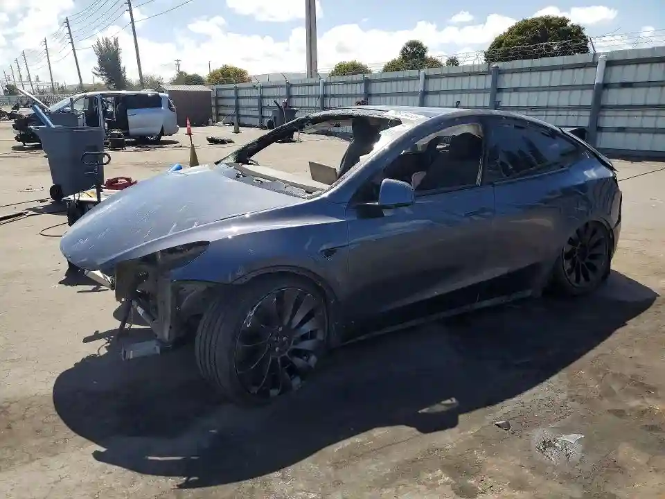 7SAYGDEF7NF309916 2022 TESLA MODEL Y-0