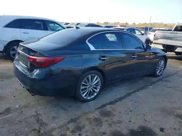 JN1EV7AP2JM358371 2018 INFINITI Q50-2