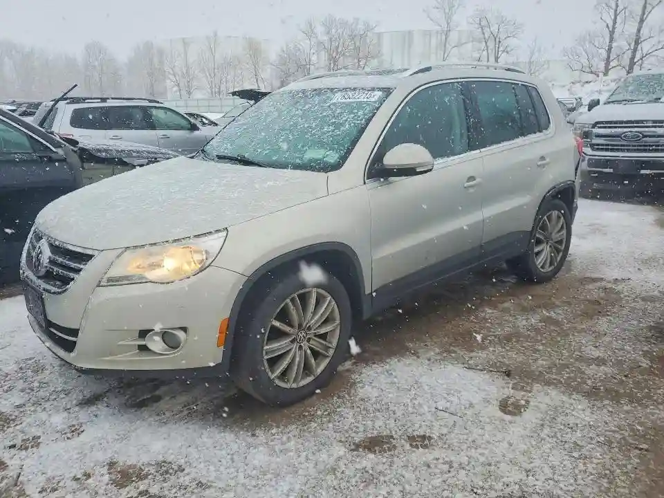 WVGAV7AXXBW539831 2011 VOLKSWAGEN TIGUAN-0