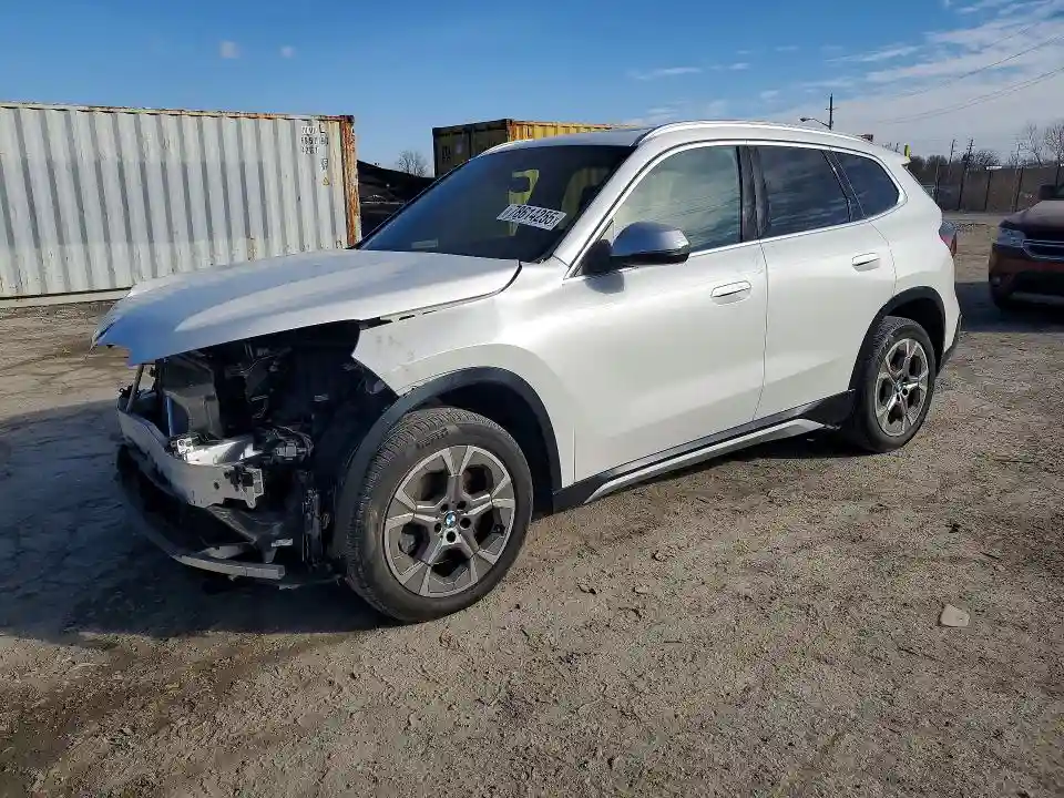 WBX73EF09R5Z44005 2024 BMW X1-0