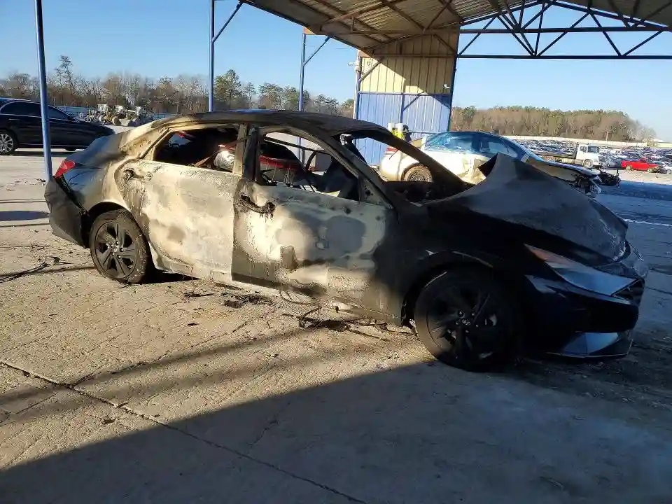 KMHLM4AG1NU331752 2022 HYUNDAI ELANTRA-3