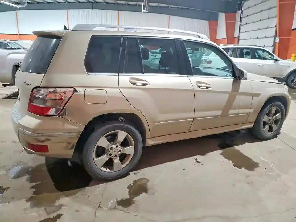 WDCGG8HBXBF628057 2011 MERCEDES-BENZ GLK-CLASS-2