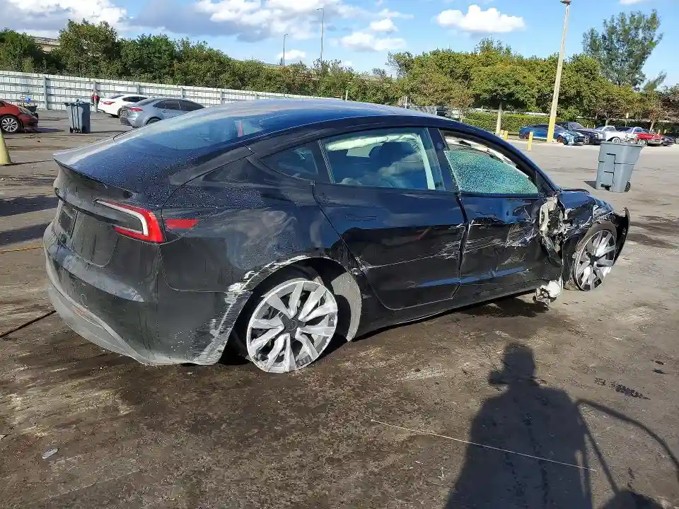 5YJ3E1EA2SF037027 2025 TESLA MODEL 3-2