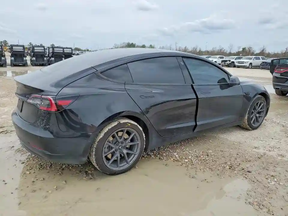 5YJ3E1EA8NF130896 2022 TESLA MODEL 3-2