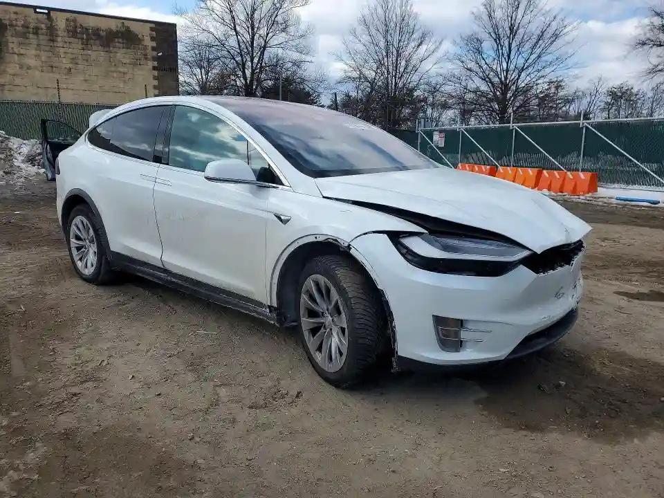 5YJXCAE25KF197208 2019 TESLA MODEL X-3