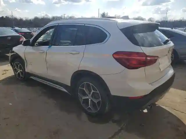 WBXHT3C36J5K22387 2018 BMW X1-1