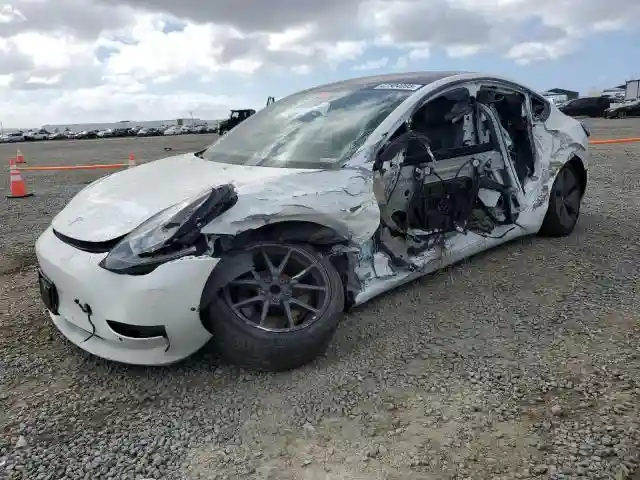 5YJ3E1EA0JF052009 2018 TESLA MODEL 3-0