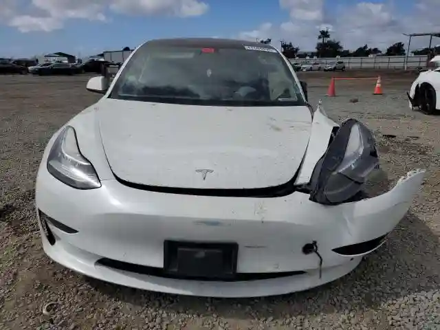 5YJ3E1EA0JF052009 2018 TESLA MODEL 3-4