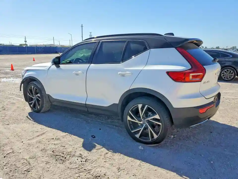 YV4AC2HM0L2172694 2020 VOLVO XC40-1
