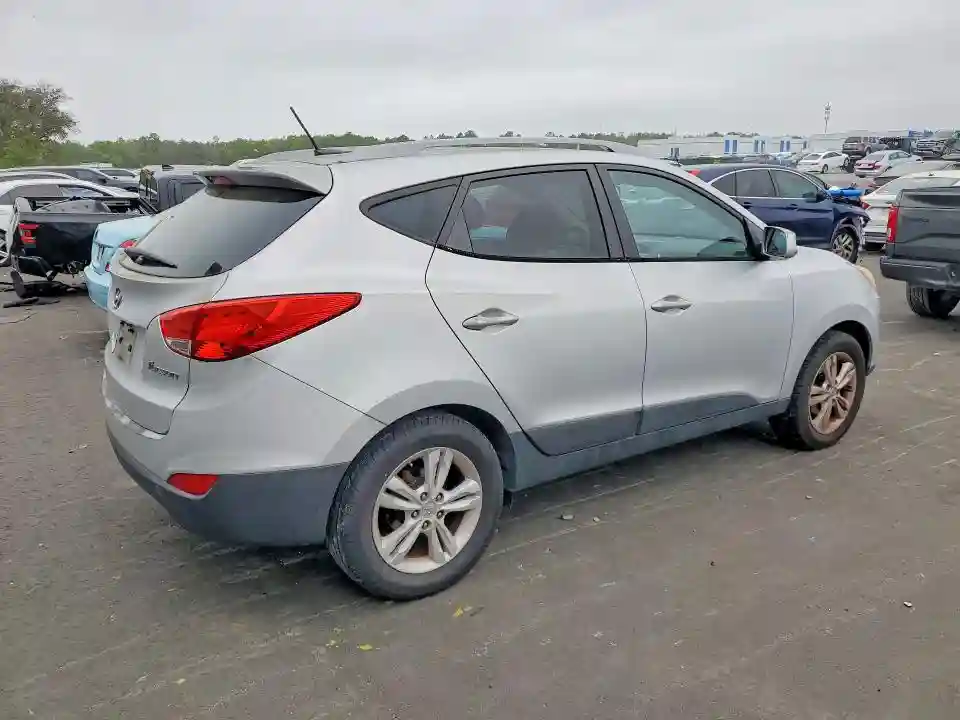 KM8JU3AC4AU034435 2010 HYUNDAI TUCSON-2