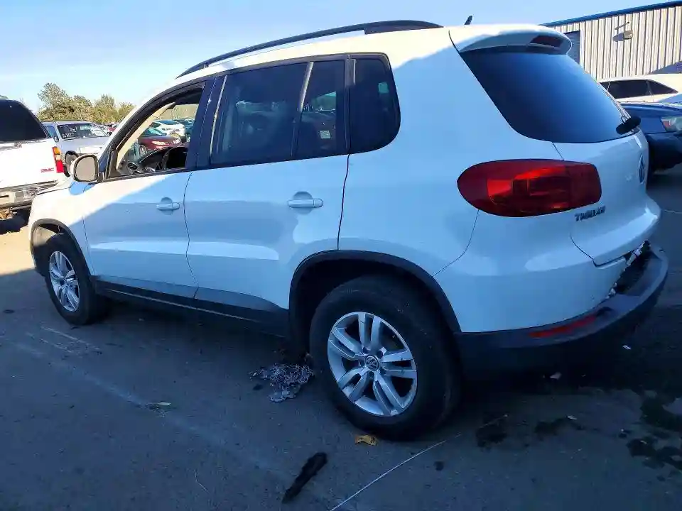 WVGAV7AX3GW596363 2016 VOLKSWAGEN TIGUAN-1