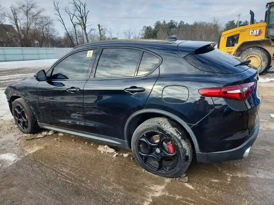 ZASFAKPN2J7B85172 2018 ALFA ROMEO STELVIO-1