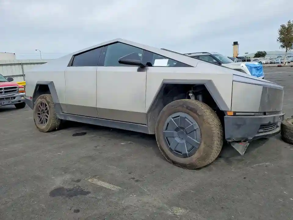 7G2CEHEE9SA062089 2025 TESLA CYBERTRUCK-3