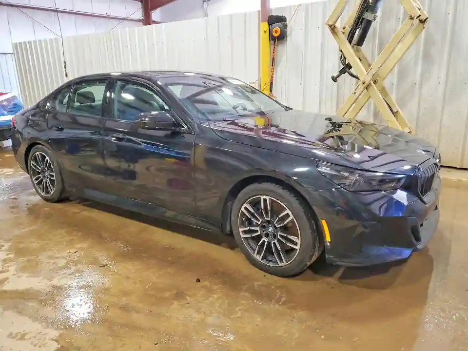 WBA63FJ05SCU12898 2025 BMW 5 SERIES-3