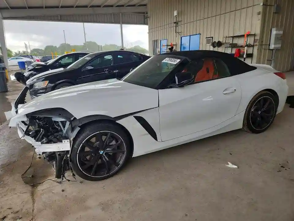 WBAHF3C02PWY15707 2023 BMW Z4-0
