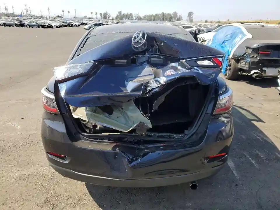 3MYDLBYV9JY324268 2018 TOYOTA YARIS-5