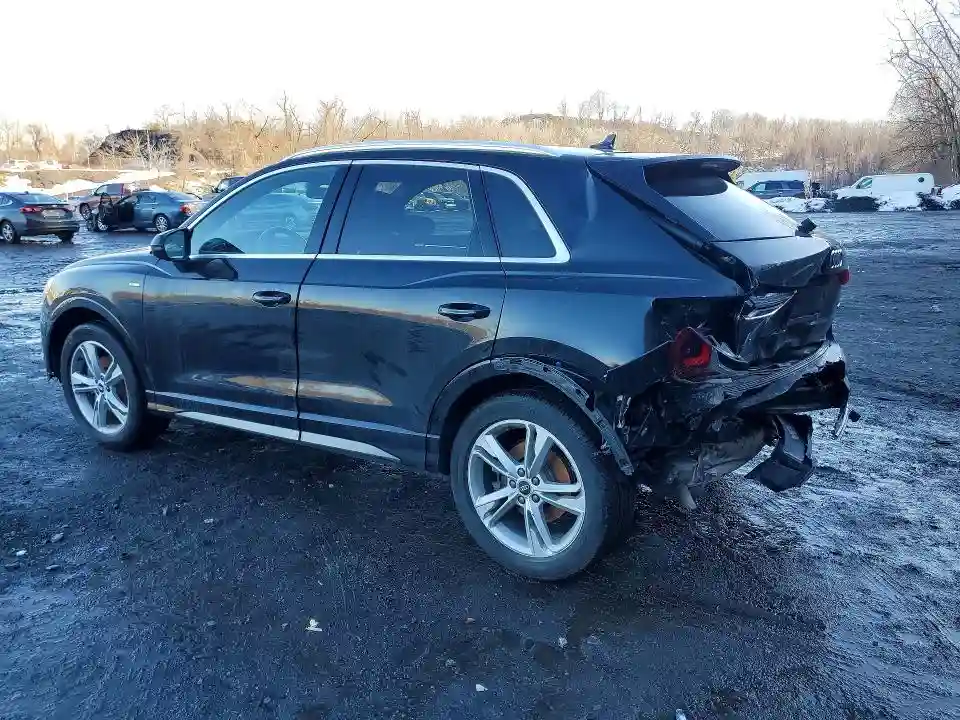 WA1DECF38M1115526 2021 AUDI Q3-1
