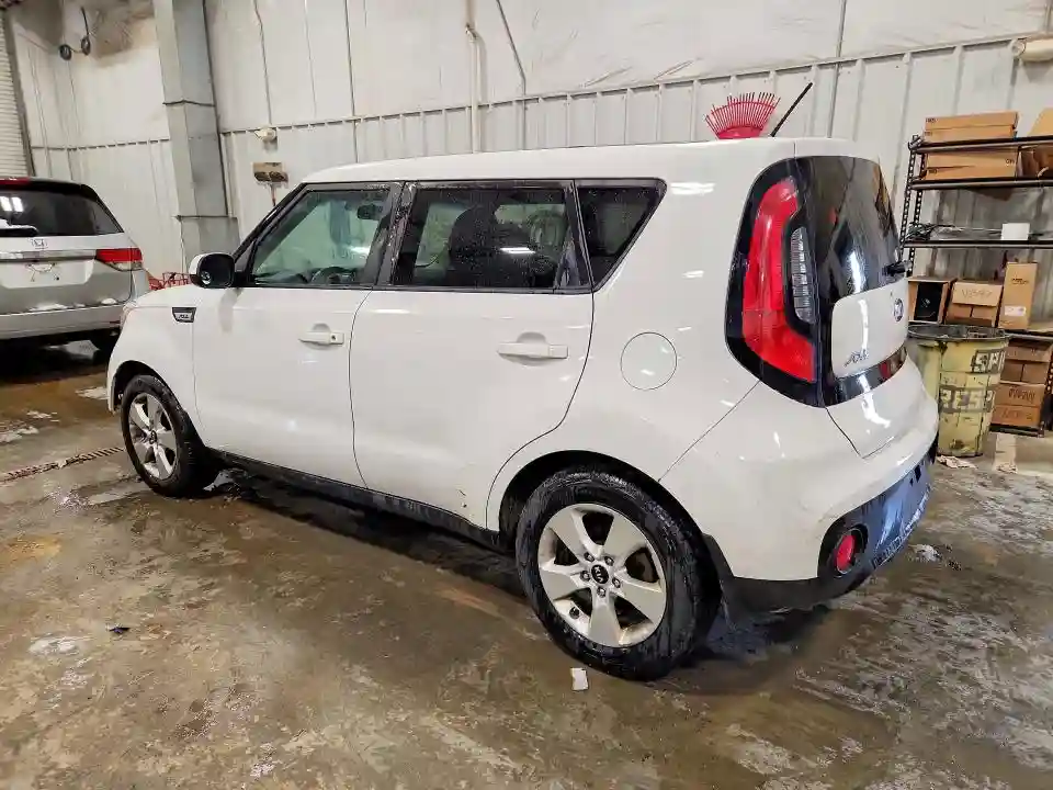 KNDJN2A21J7543559 2018 KIA SOUL-1