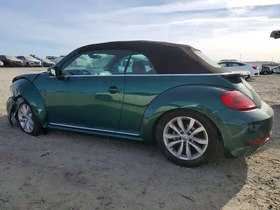 3VW517AT1HM813504 2017 VOLKSWAGEN BEETLE-1