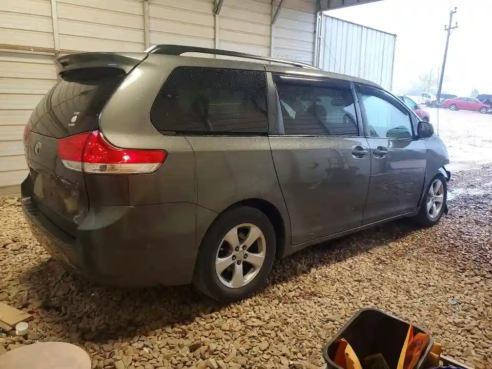 5TDKK3DC1BS016264 2011 TOYOTA SIENNA-2