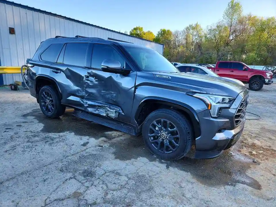7SVAAAAA8PX001984 2023 TOYOTA SEQUOIA-3