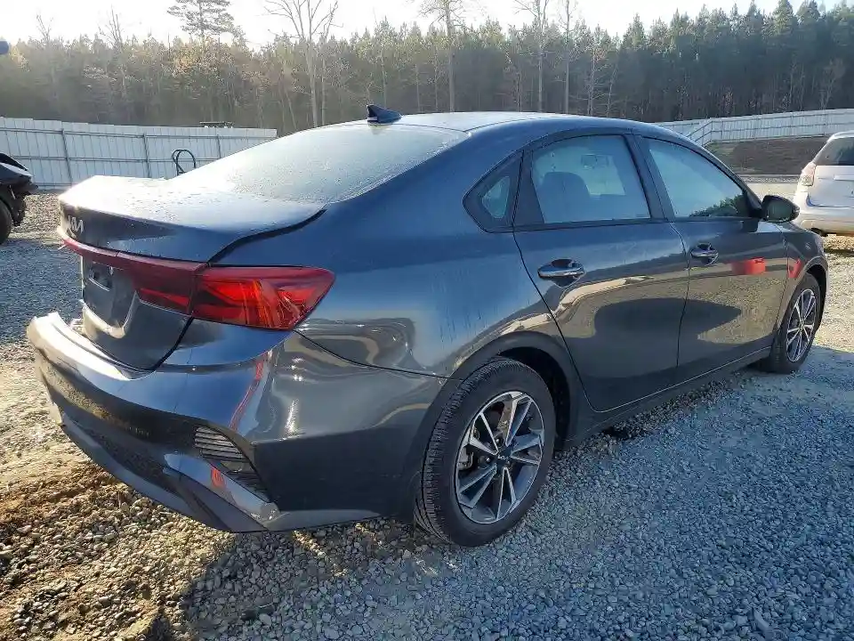 3KPF24AD3RE827735 2024 KIA FORTE-2