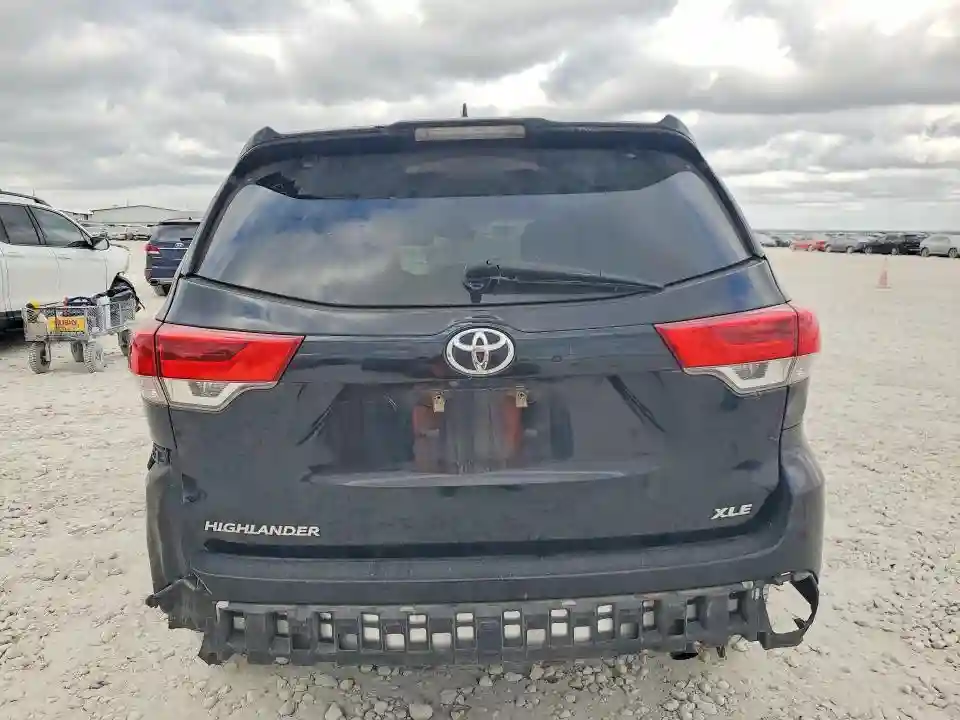5TDKZRFH9JS532538 2018 TOYOTA HIGHLANDER-5