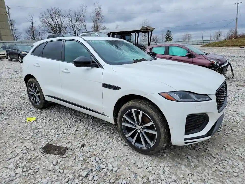 SADCT2EX1RA736334 2024 JAGUAR F-PACE-3