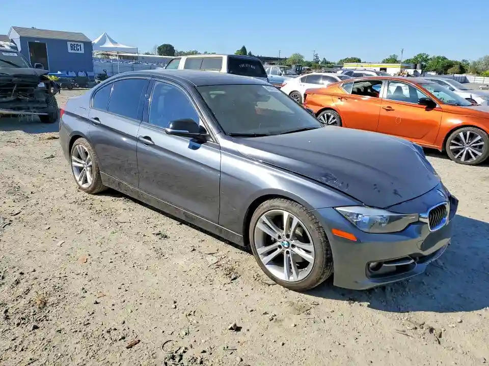 WBA3C1C51DF435689 2013 BMW 3 SERIES-3