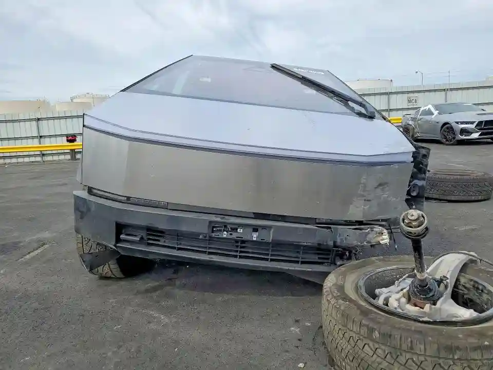 7G2CEHEE9SA062089 2025 TESLA CYBERTRUCK-4